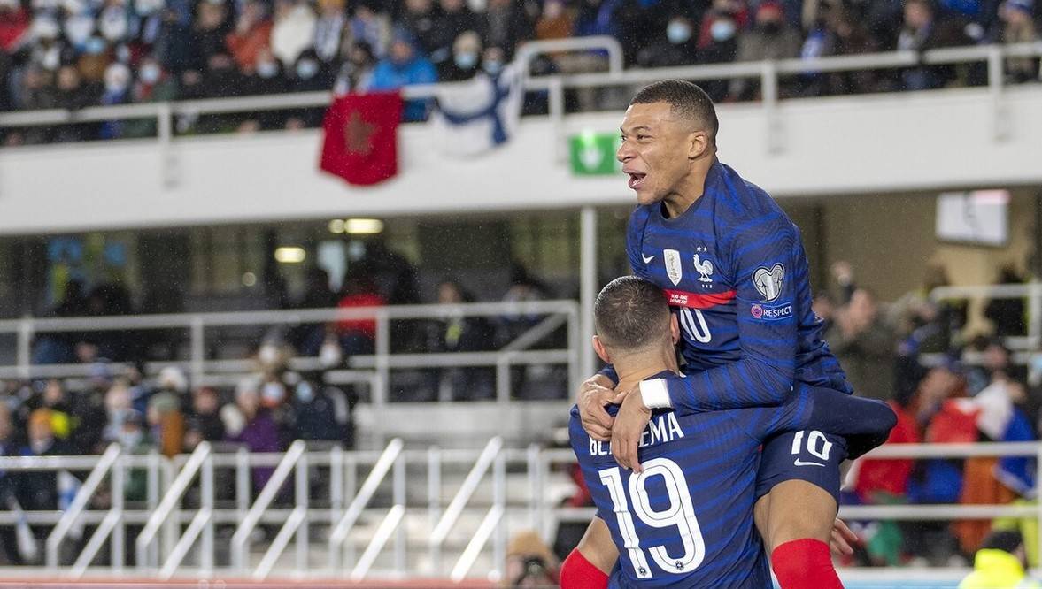 包含乌克兰队在比赛中力压芬兰，锁定晋级资格的词条