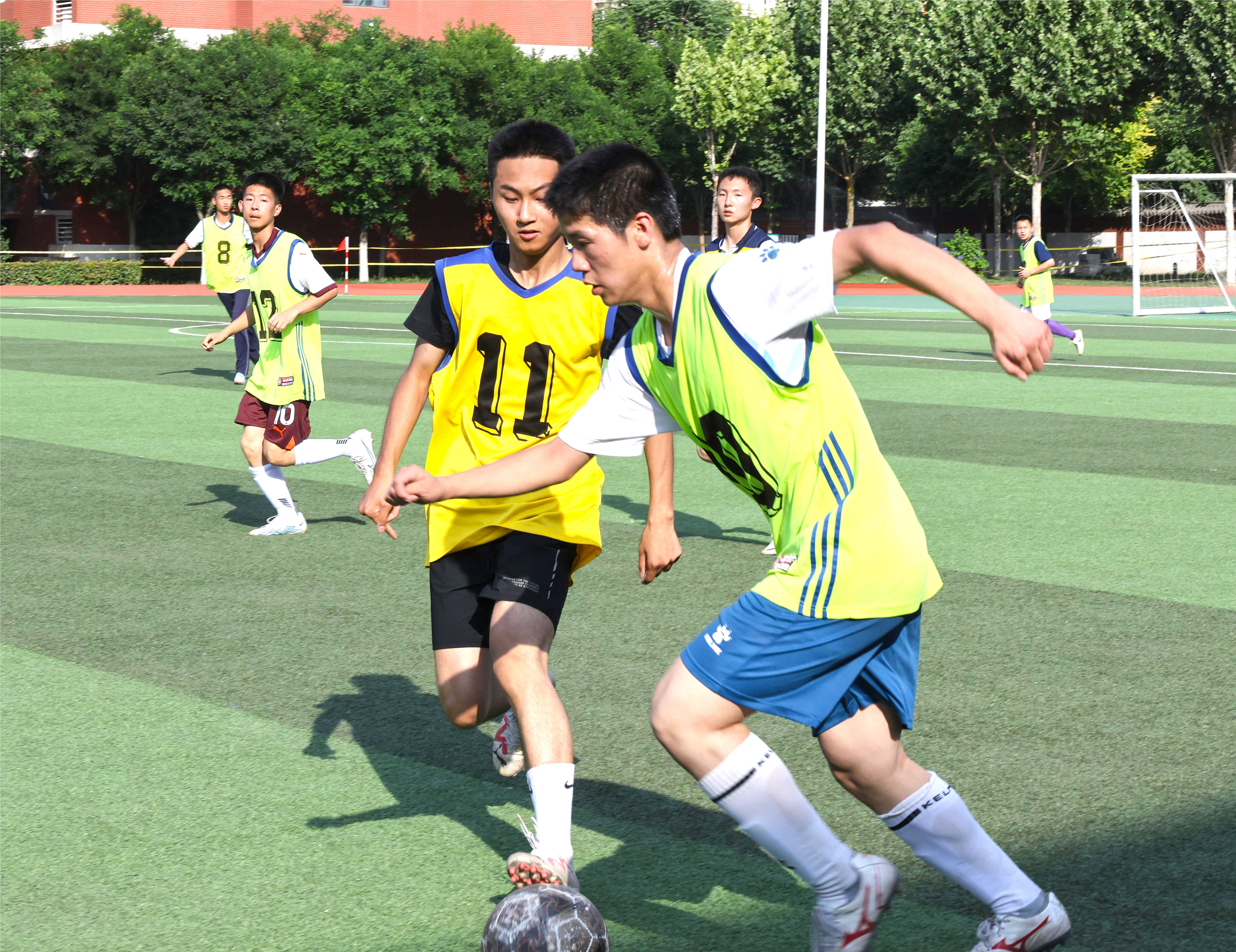 AG电子捕鱼乐园-足球比赛场上技战术纷呈，赛况备受瞩目的简单介绍