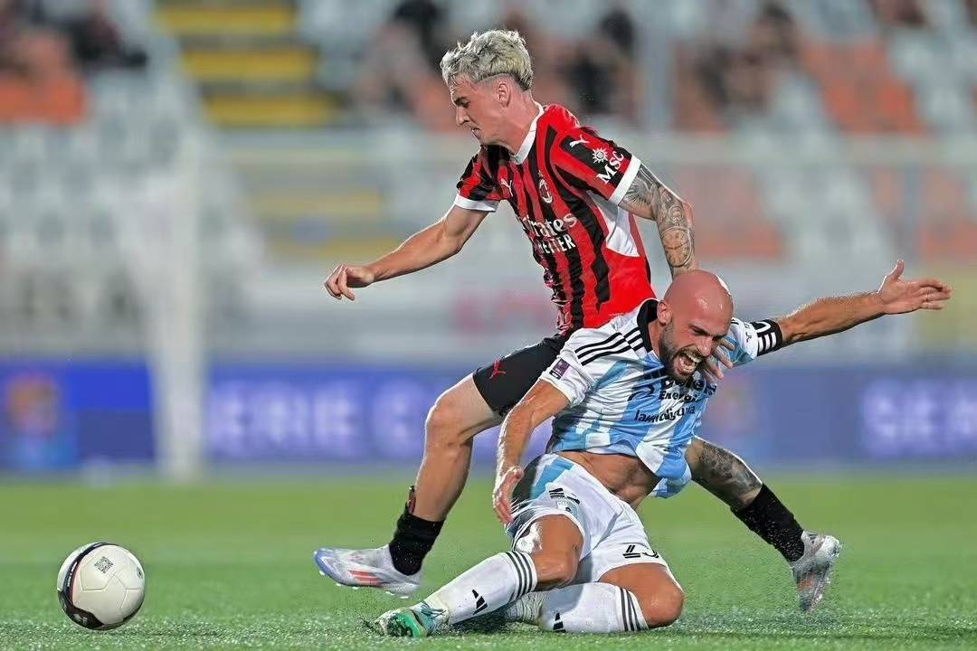 AC米兰遭遇失利,球员状态不佳 AC米兰遭遇失利,球员状态不佳