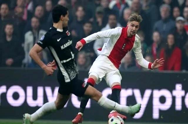 PSV埃因霍温重获荷甲积分榜榜首 PSV埃因霍温重获荷甲积分榜榜首