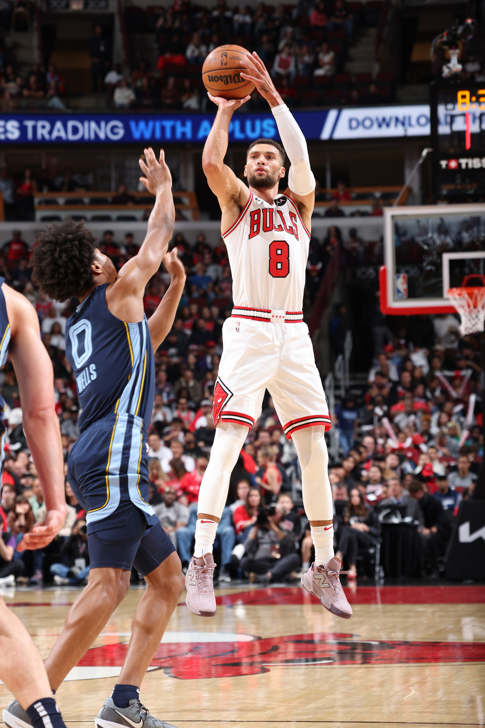 公牛队后卫拉文连续三场得分破 公牛队后卫拉文连续三场得分破