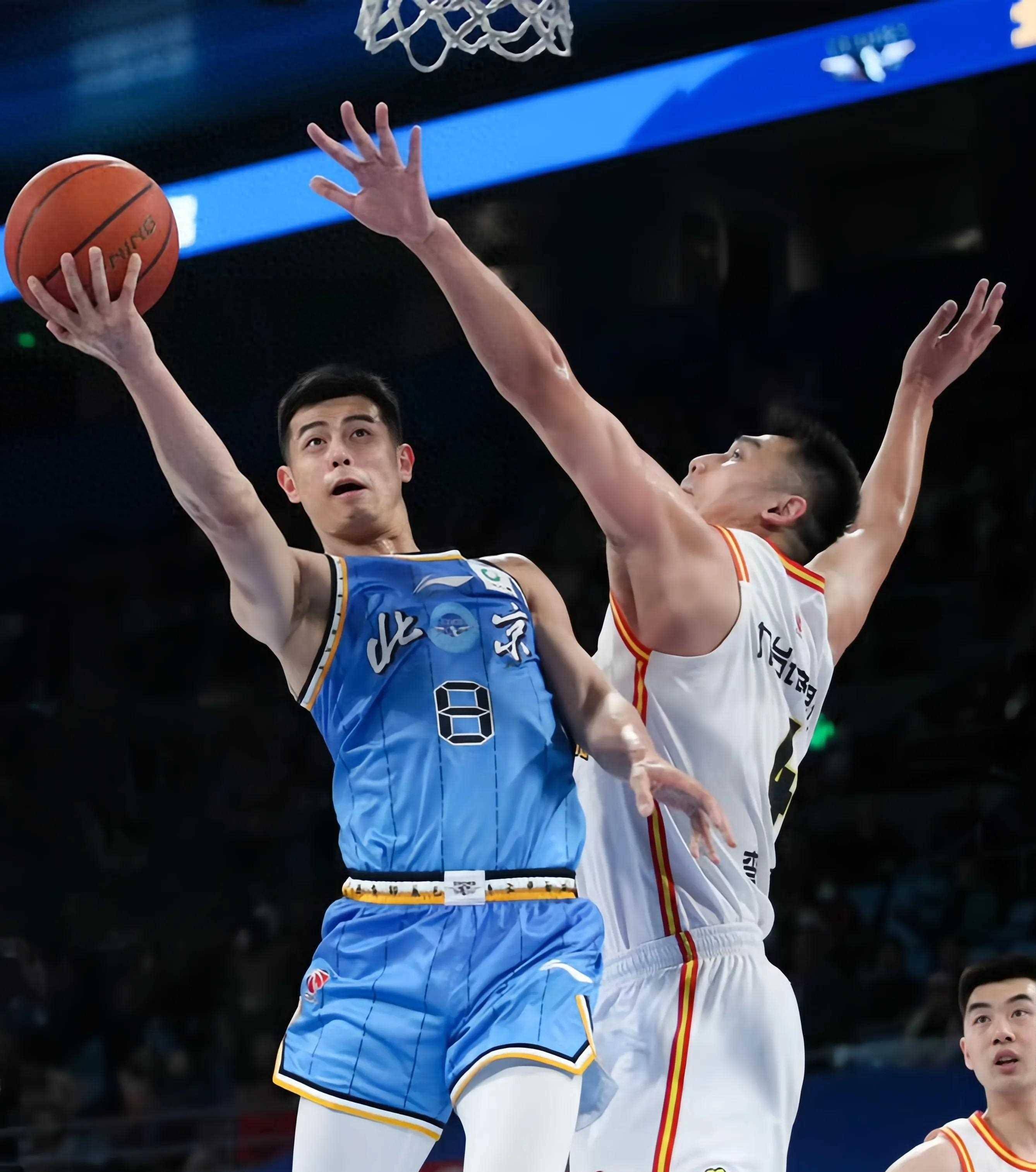 江苏男篮击溃对手,全队表现出色 江苏男篮击溃对手,全队表现出色