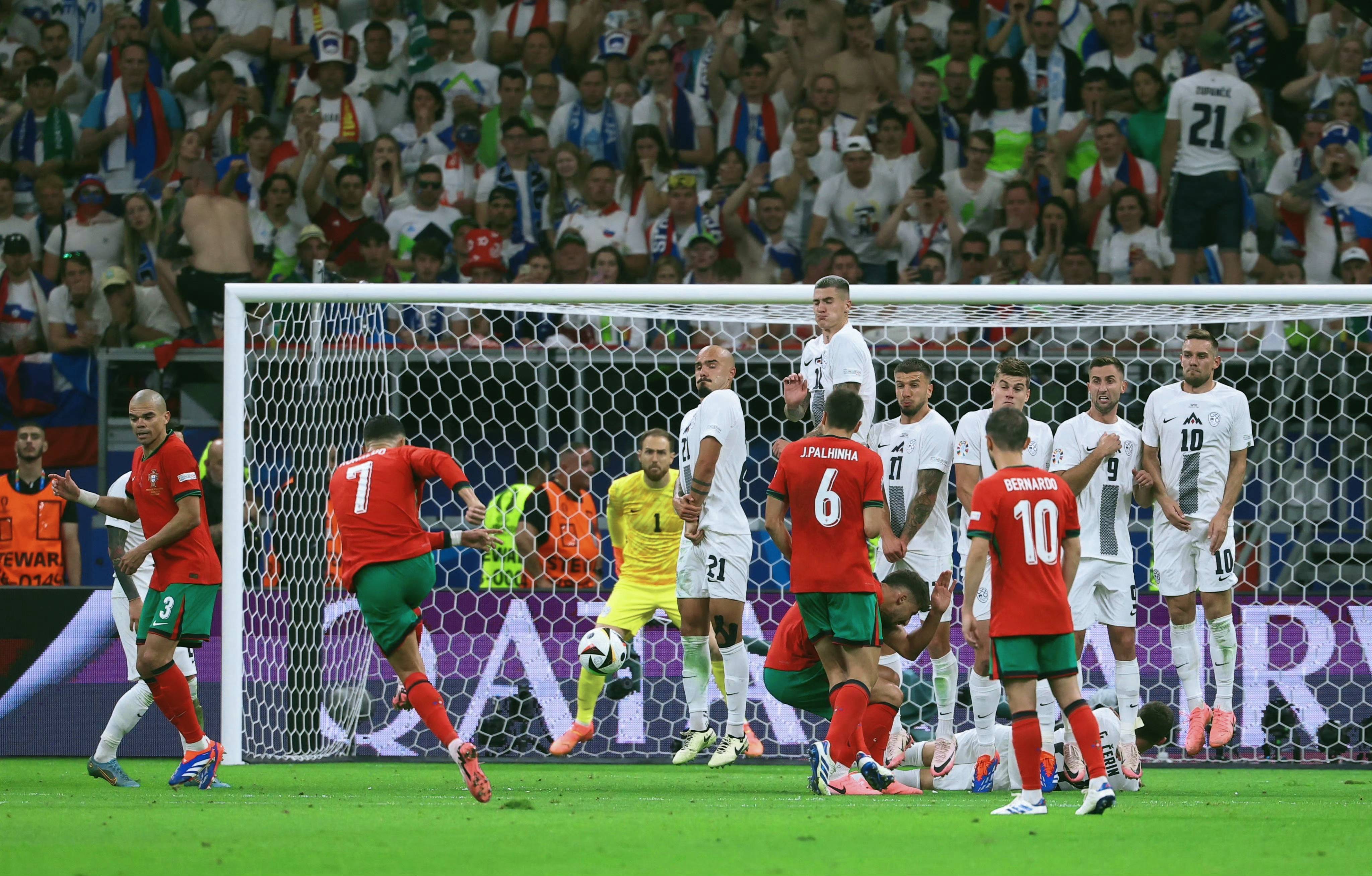 葡萄牙队力争战胜荷兰，晋级欧洲杯决赛