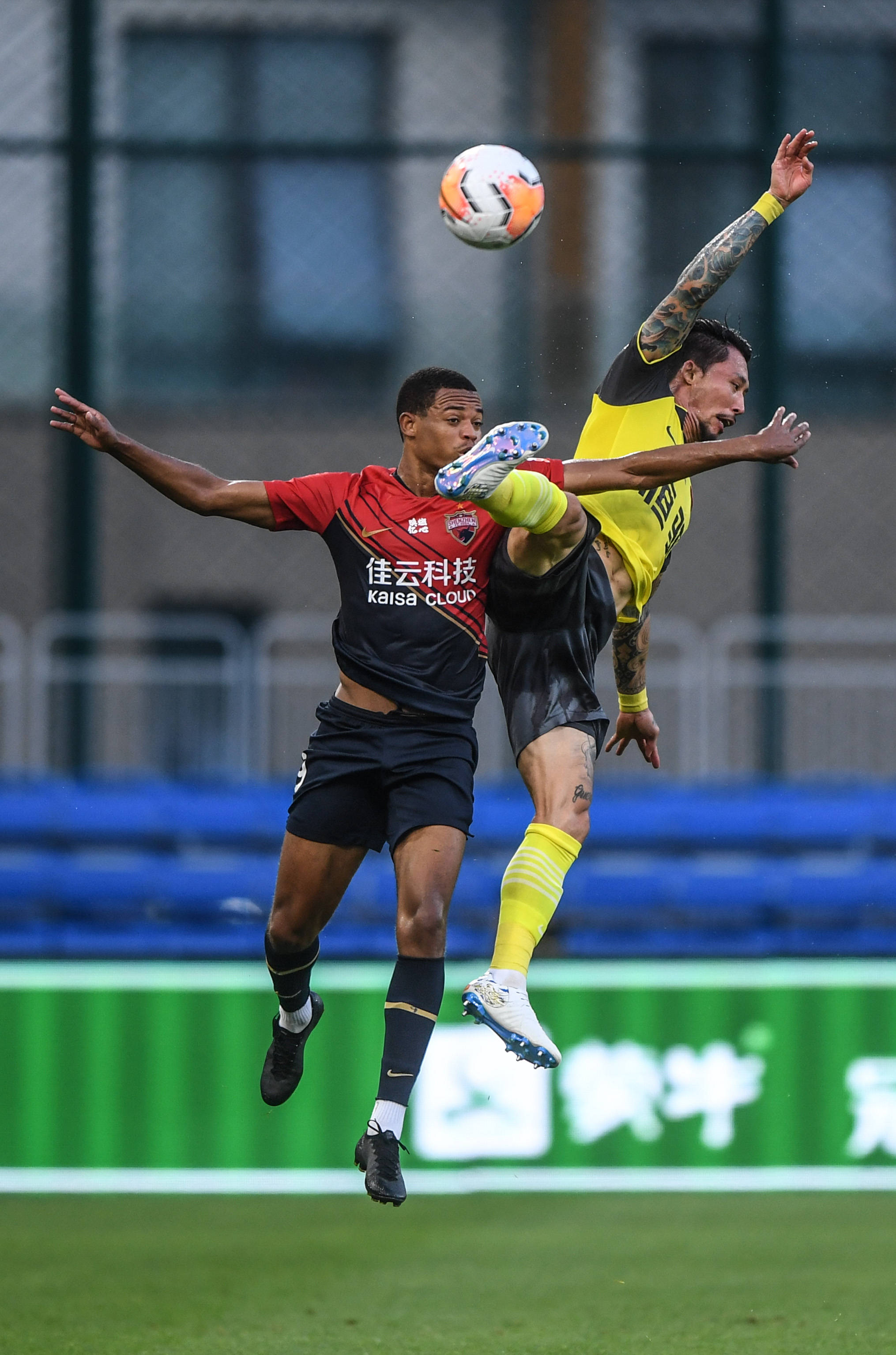 包含深圳佳兆业迎战广州恒大，胜负之争谁将称霸赛场？的词条