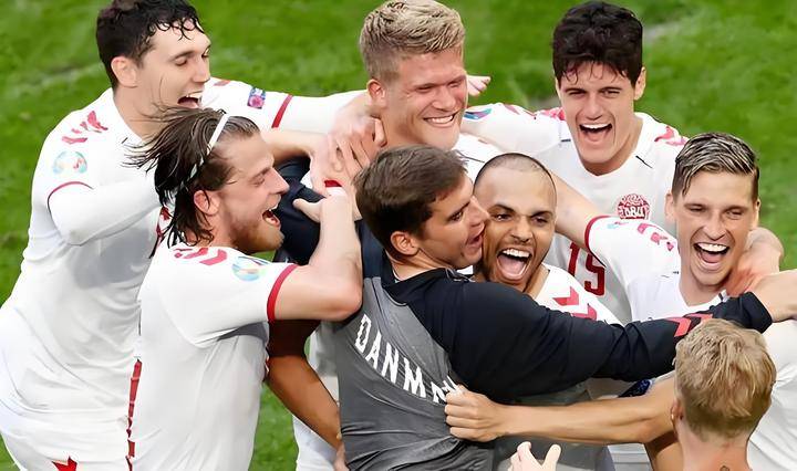 关于欧预赛:斯洛文尼亚队新秀表现惊艳,赢得球迷喝彩的信息 关于欧预赛:斯洛文尼亚队新秀表现惊艳,赢得球迷喝彩的信息