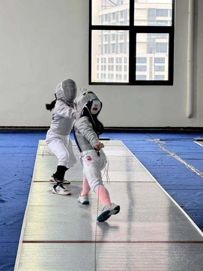 -包含斯洛伐克选手斩获击剑比赛铜牌的词条