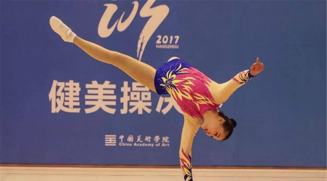 体操赛场上挪威运动员获得好成绩