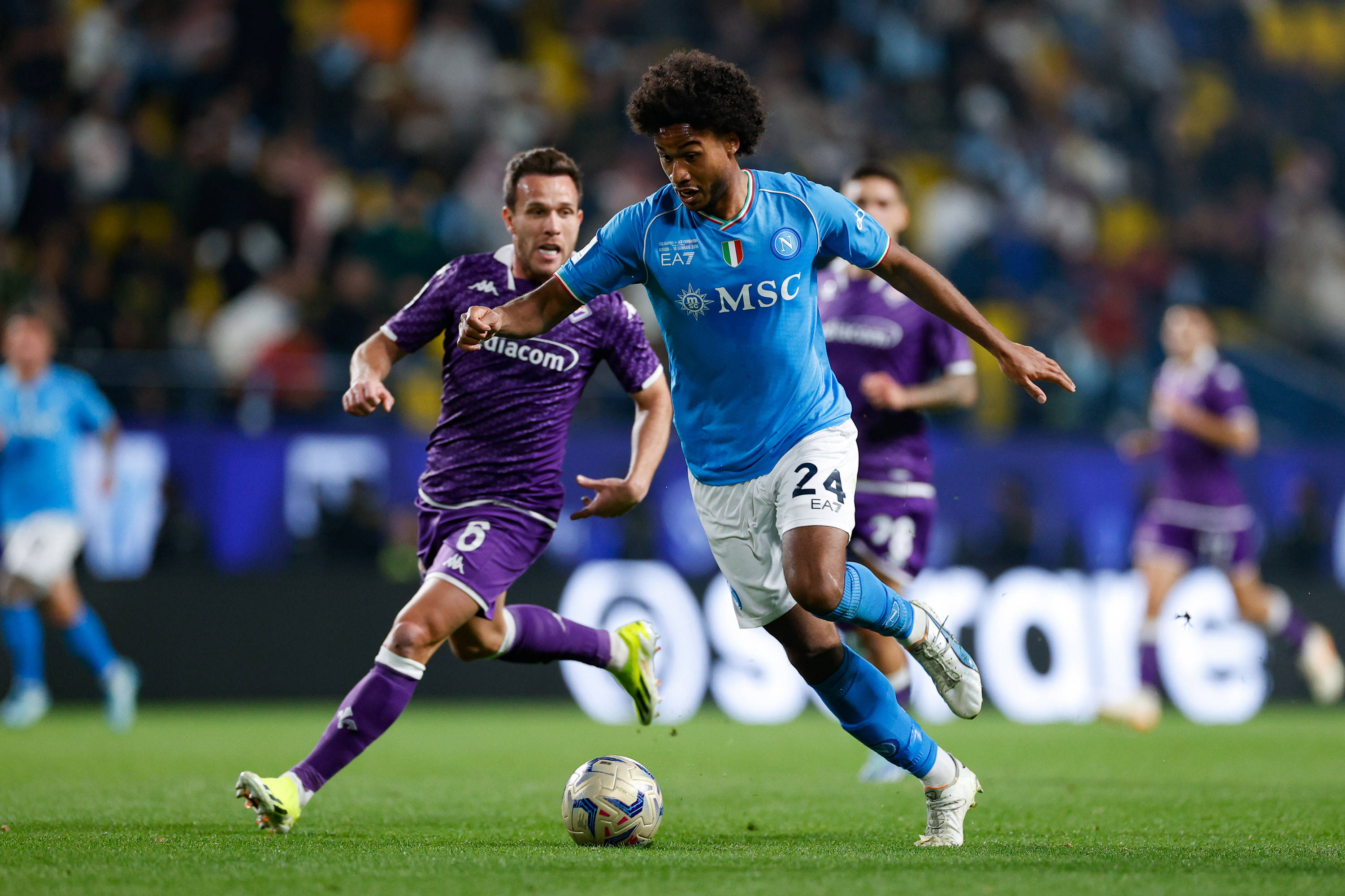 佛罗伦萨球员团结一心,战胜对手 佛罗伦萨球员团结一心,战胜对手