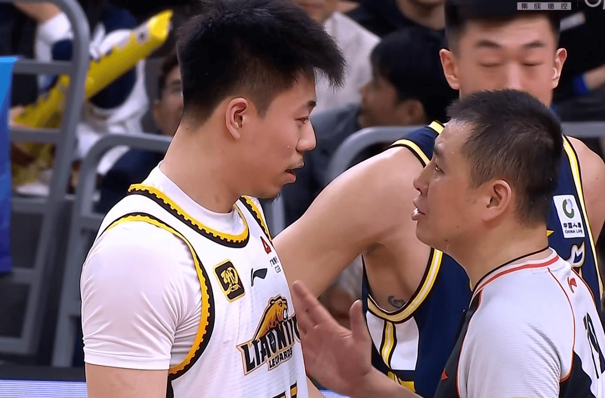 天鹅城客场遭遇惨败，士气低迷