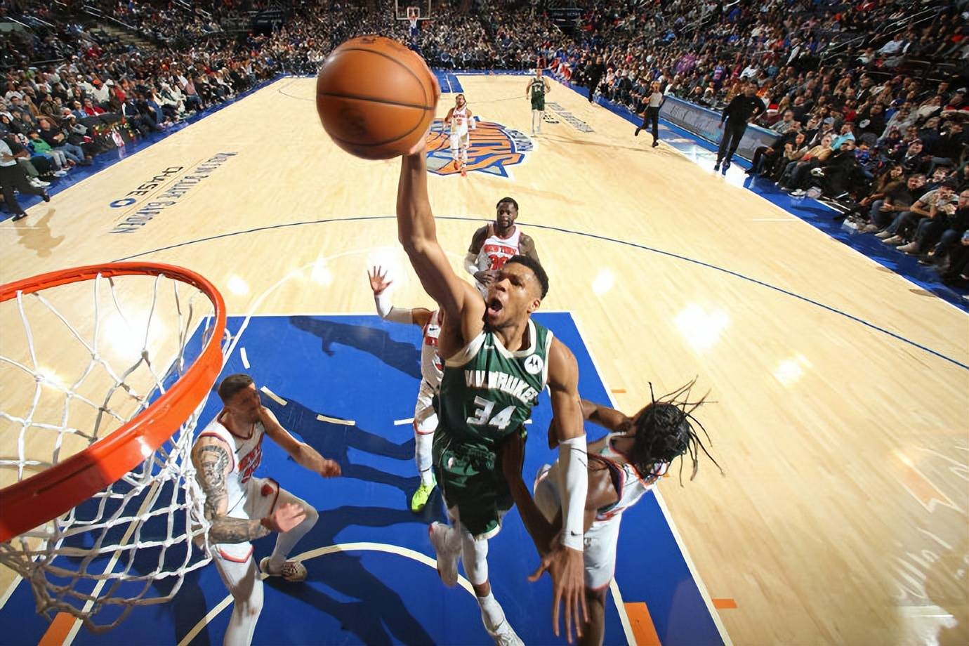 尼克斯客场力克雄鹿,实现惊喜 尼克斯客场力克雄鹿,实现惊喜