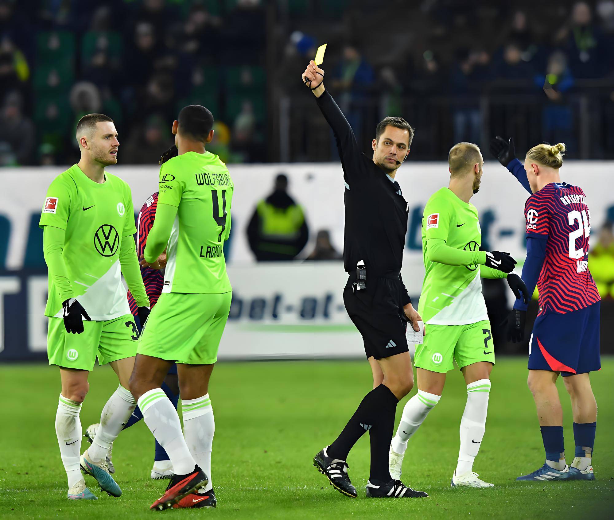 -法兰克福逆转击败门兴格拉德巴赫,势不可挡