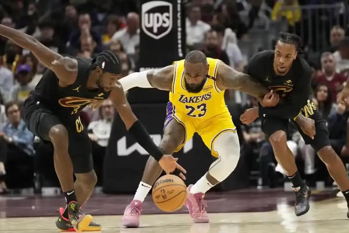 黄蜂中锋连续两场空砍+,成为球队最亮眼之星的简单介绍 黄蜂中锋连续两场空砍+,成为球队最亮眼之星的简单介绍