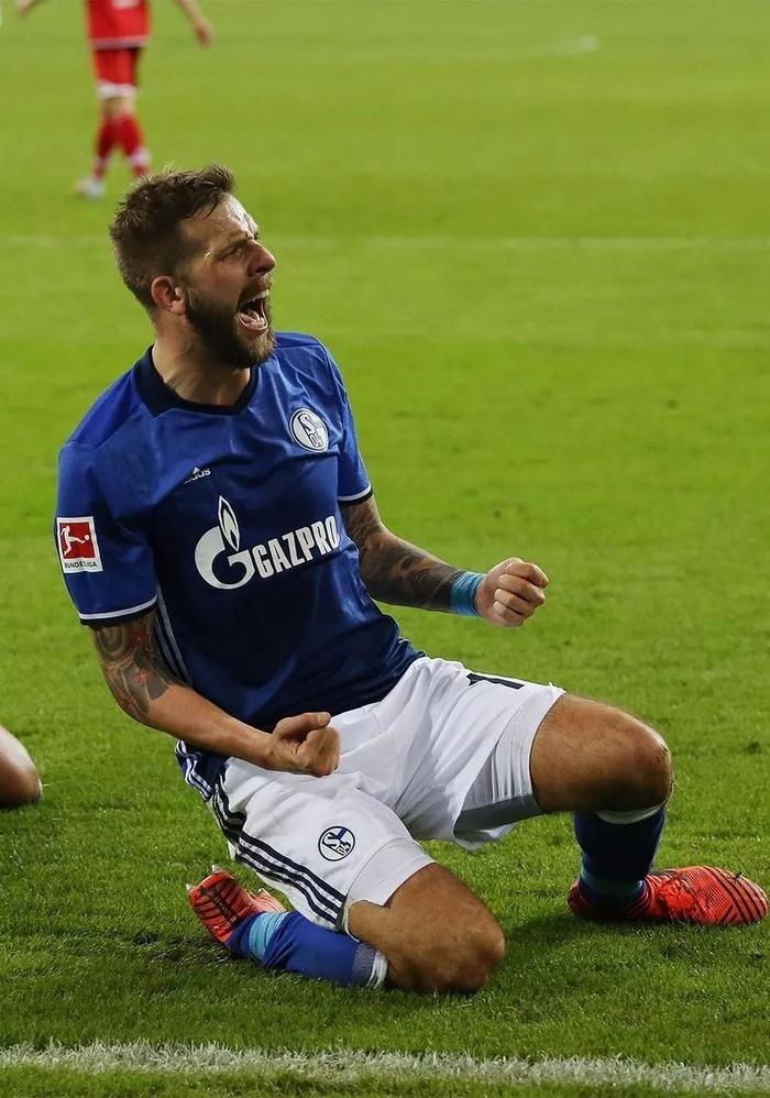 -沙尔克球员动力足，备战接下来激烈比赛的简单介绍