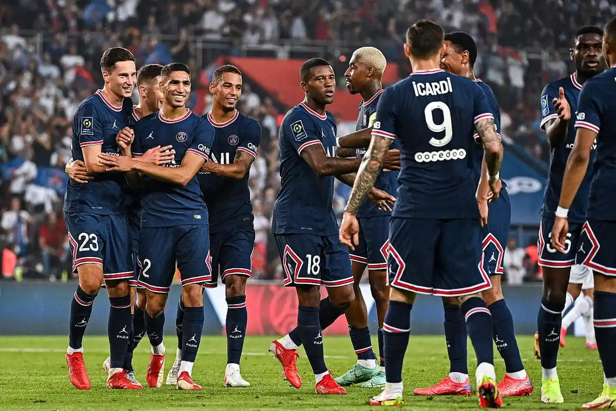 巴黎圣日耳曼迎战南特,争夺胜利 巴黎圣日耳曼迎战南特,争夺胜利