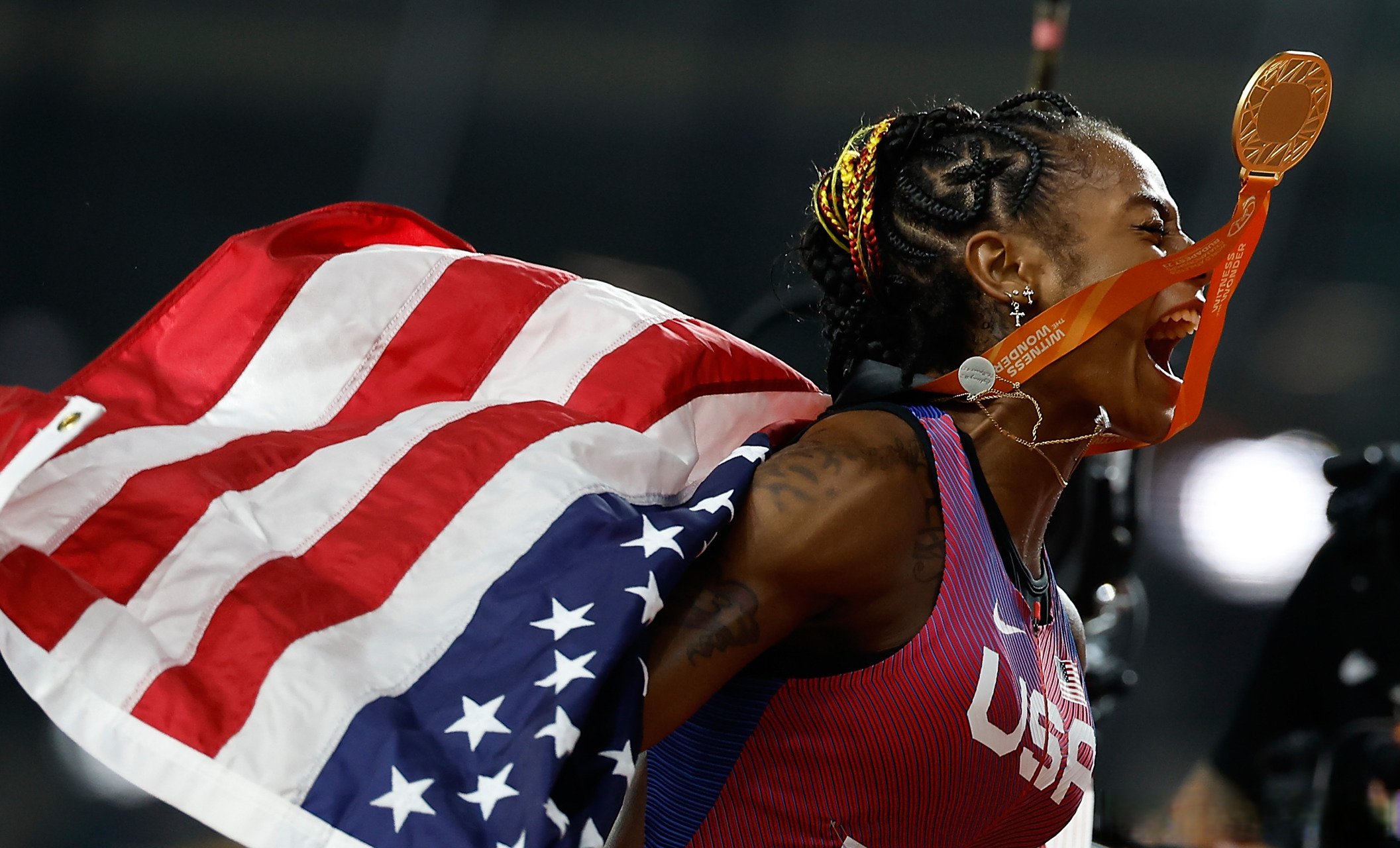 AG捕鱼-田径选手速度超越极限,夺得冠军