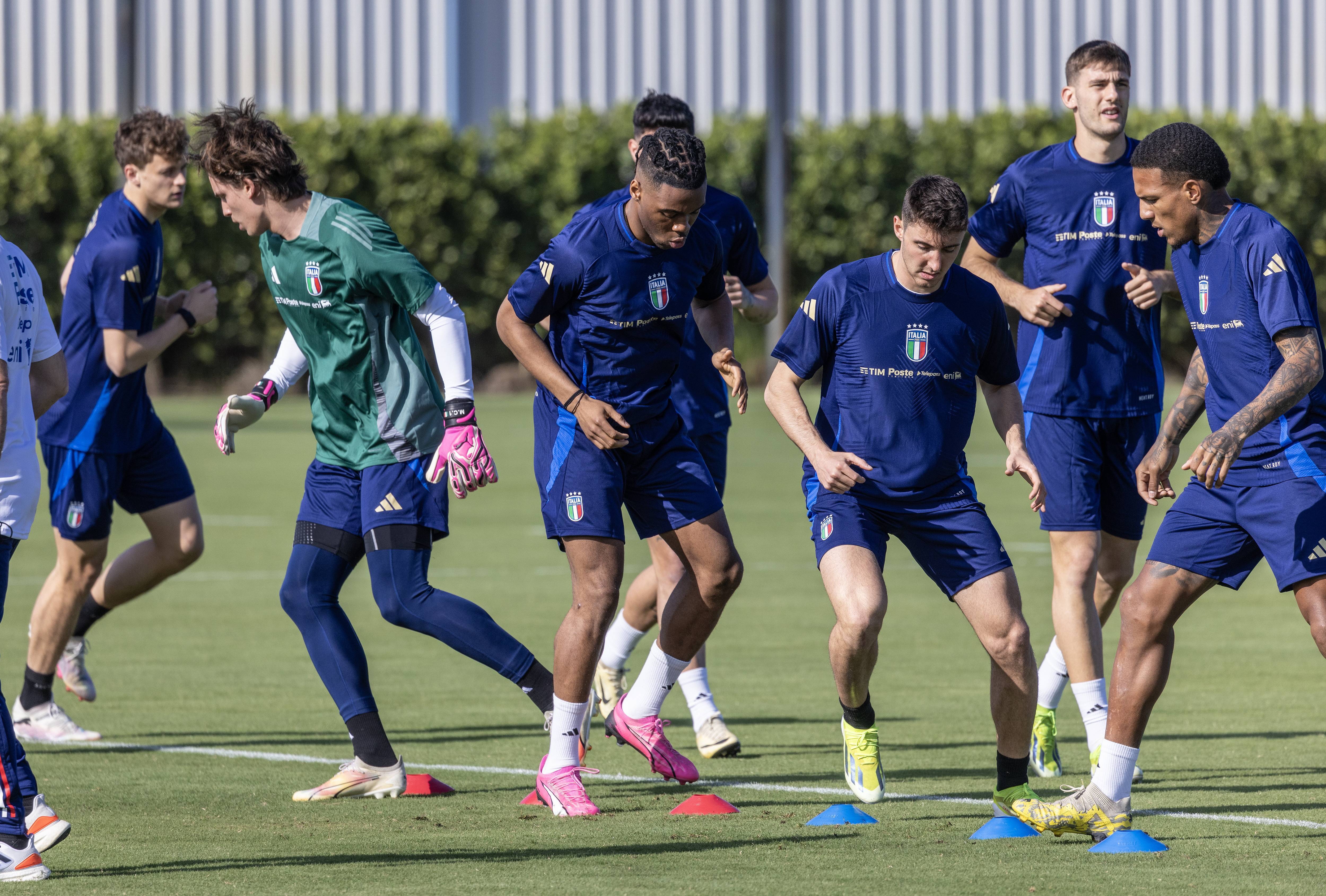 足球赛事中球员们将努力奋斗不懈