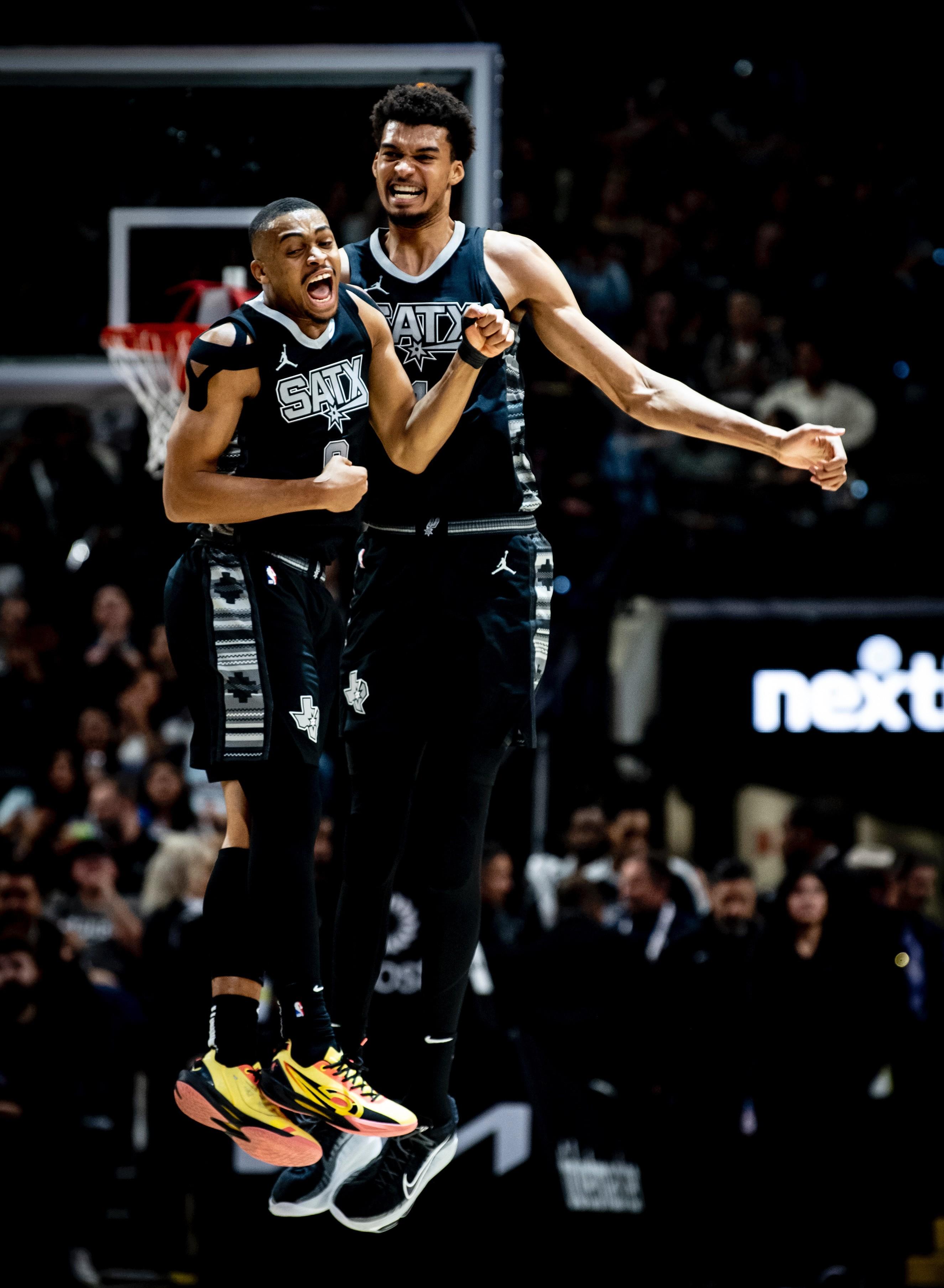 马刺主帅调整战术，带领球队获胜