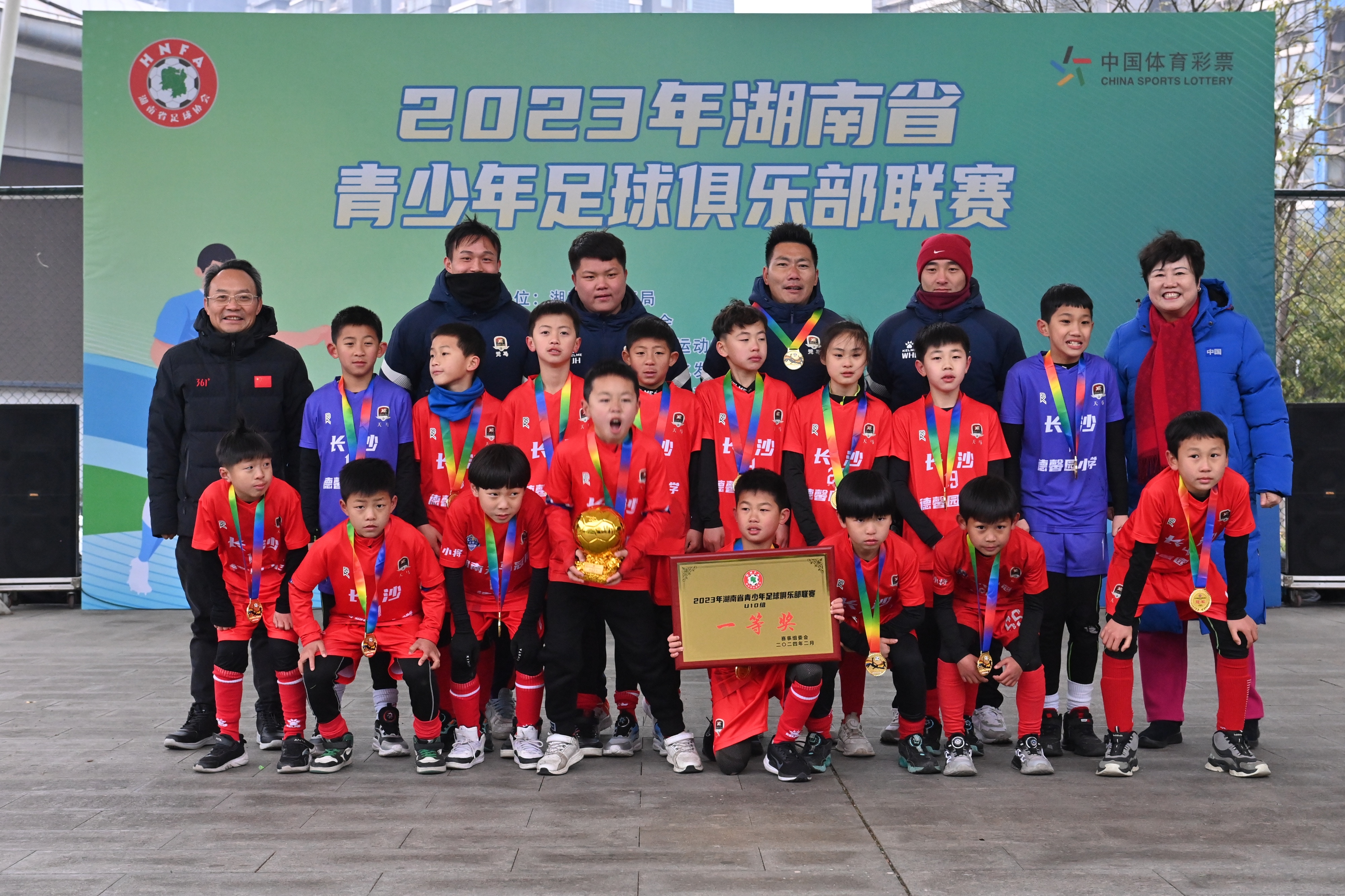 AG捕鱼王游戏下载-青少年足球联赛中尽展球技风采