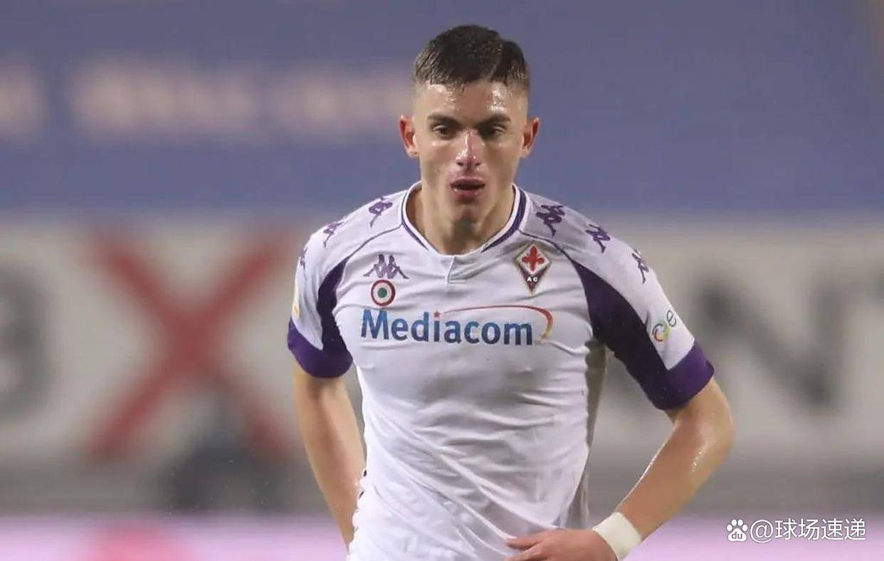 AG捕鱼官网-佛罗伦萨年轻后卫表现出色，球队胜率大增