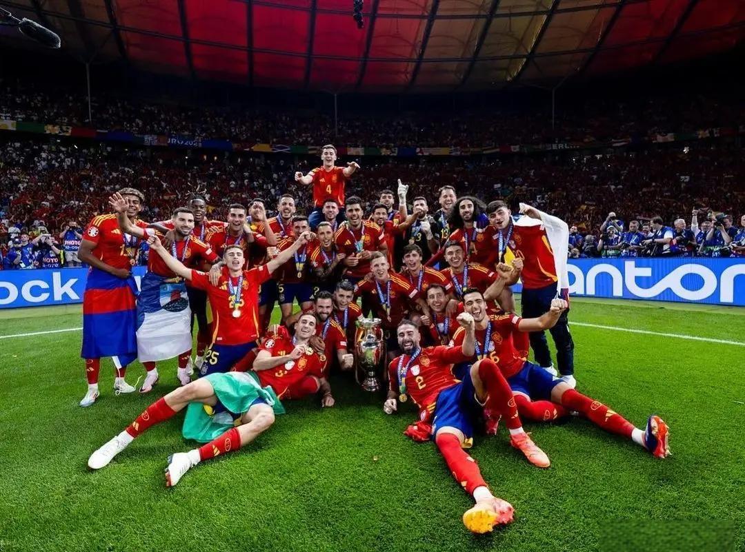 欧洲足球巨星齐聚一堂，争夺荣耀之战的简单介绍