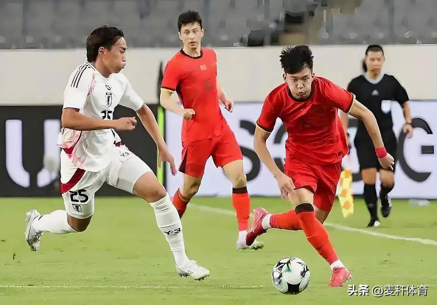 东亚杯揭幕战中,中国国家队打破对手 东亚杯揭幕战中,中国国家队打破对手