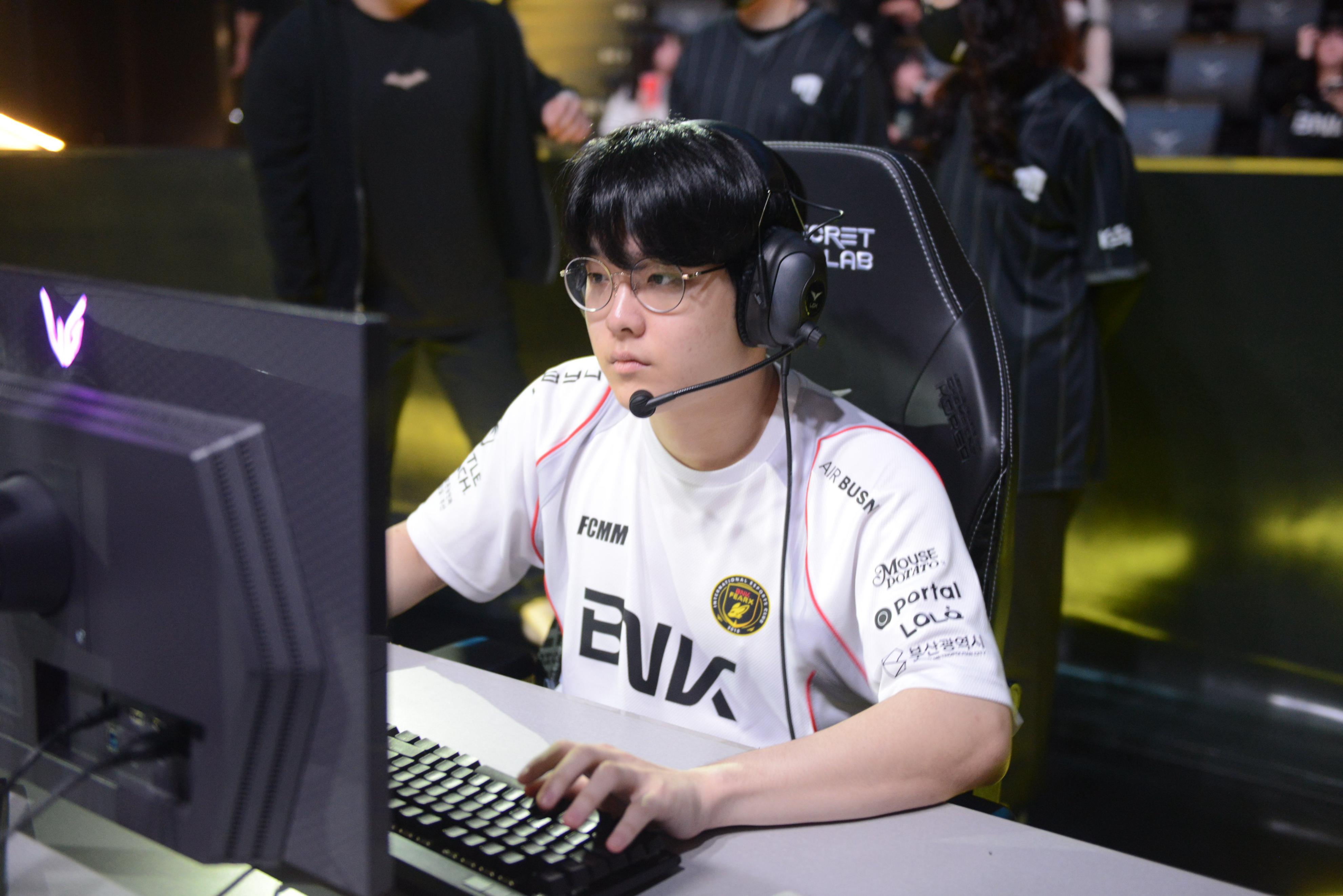 AG捕鱼-DFM翻盘DK,Elk完成史诗逆转强强对话2025世界赛,锁定晋级资格的简单介绍