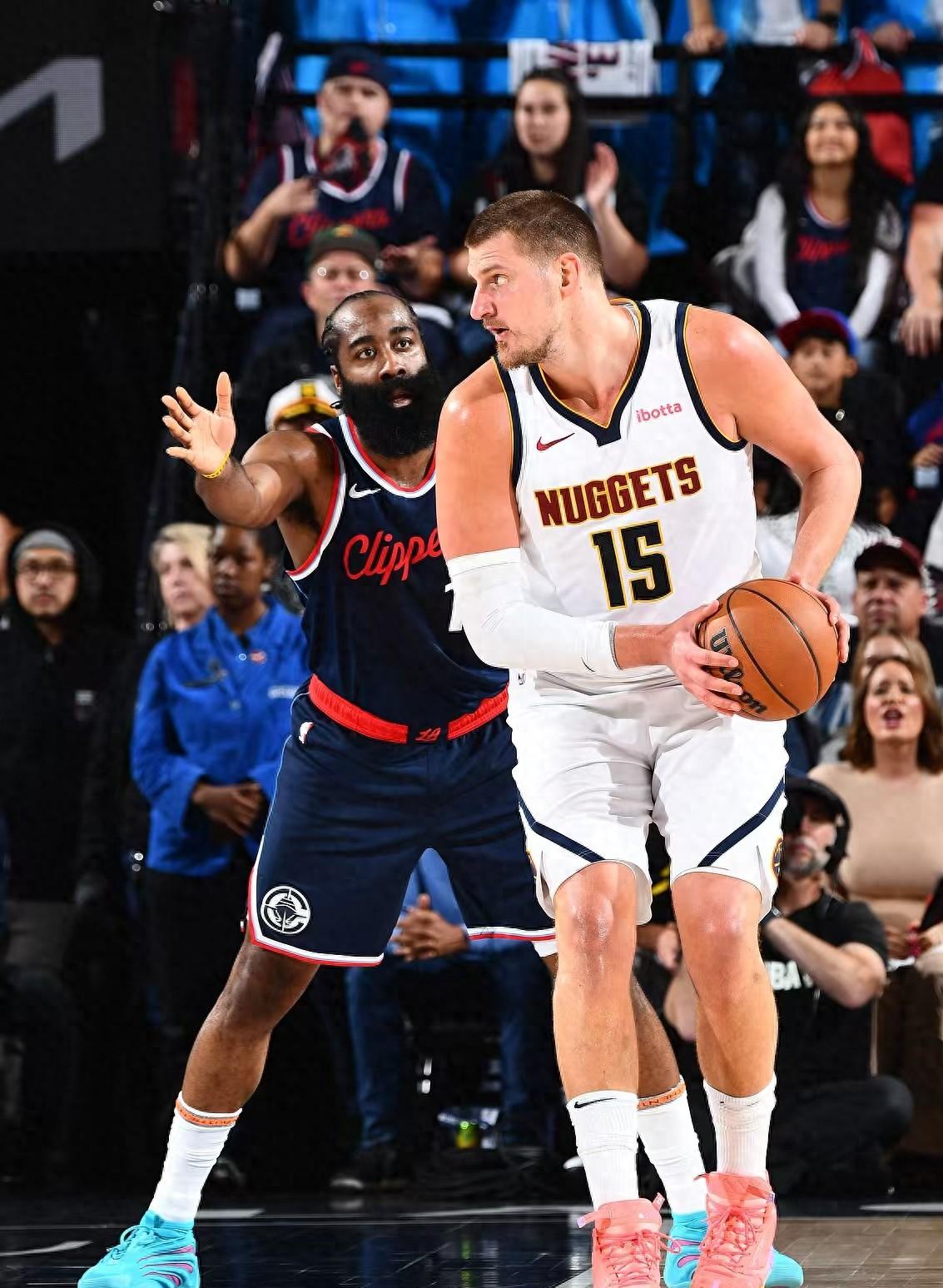 快船胜马刺止三连败,哈雷尔22分带队赢球 快船胜马刺止三连败,哈雷尔22分带队赢球