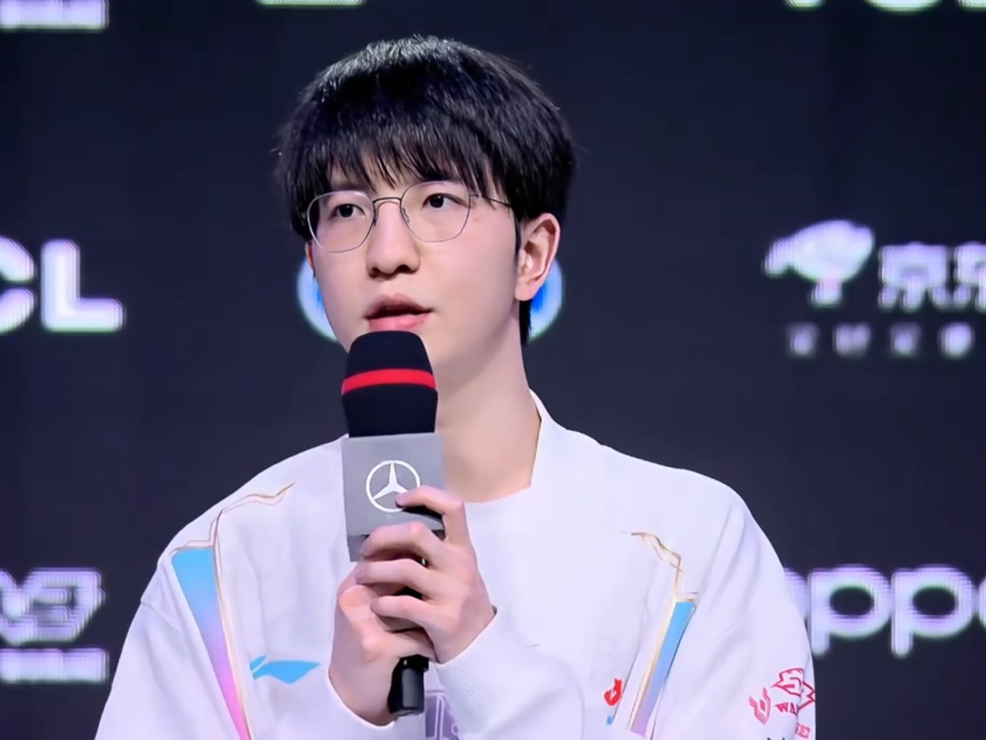 WBG翻盘FNC,Elk团战一打五宿命之战四强赛,点燃全场激情 WBG翻盘FNC,Elk团战一打五宿命之战四强赛,点燃全场激情