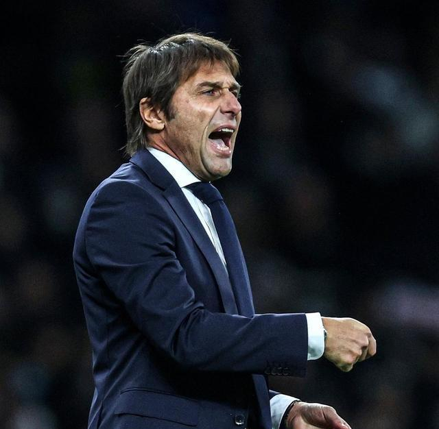 意大利足球名帅孔蒂紧随巴萨,现场观战巴尔卡角逐 意大利足球名帅孔蒂紧随巴萨,现场观战巴尔卡角逐