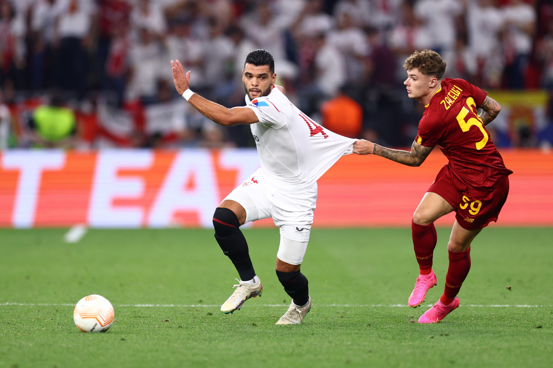 塞维利亚主场轻松击败对手,锁定欧战资格 塞维利亚主场轻松击败对手,锁定欧战资格