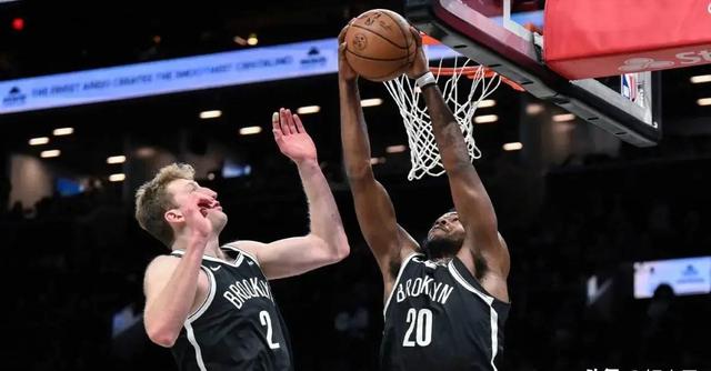 -篮网轻取雄鹿，福克斯带队取胜