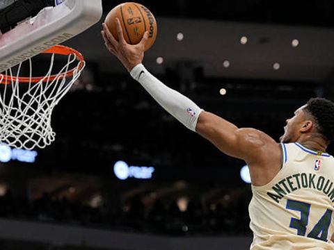 篮网轻取雄鹿，福克斯带队取胜