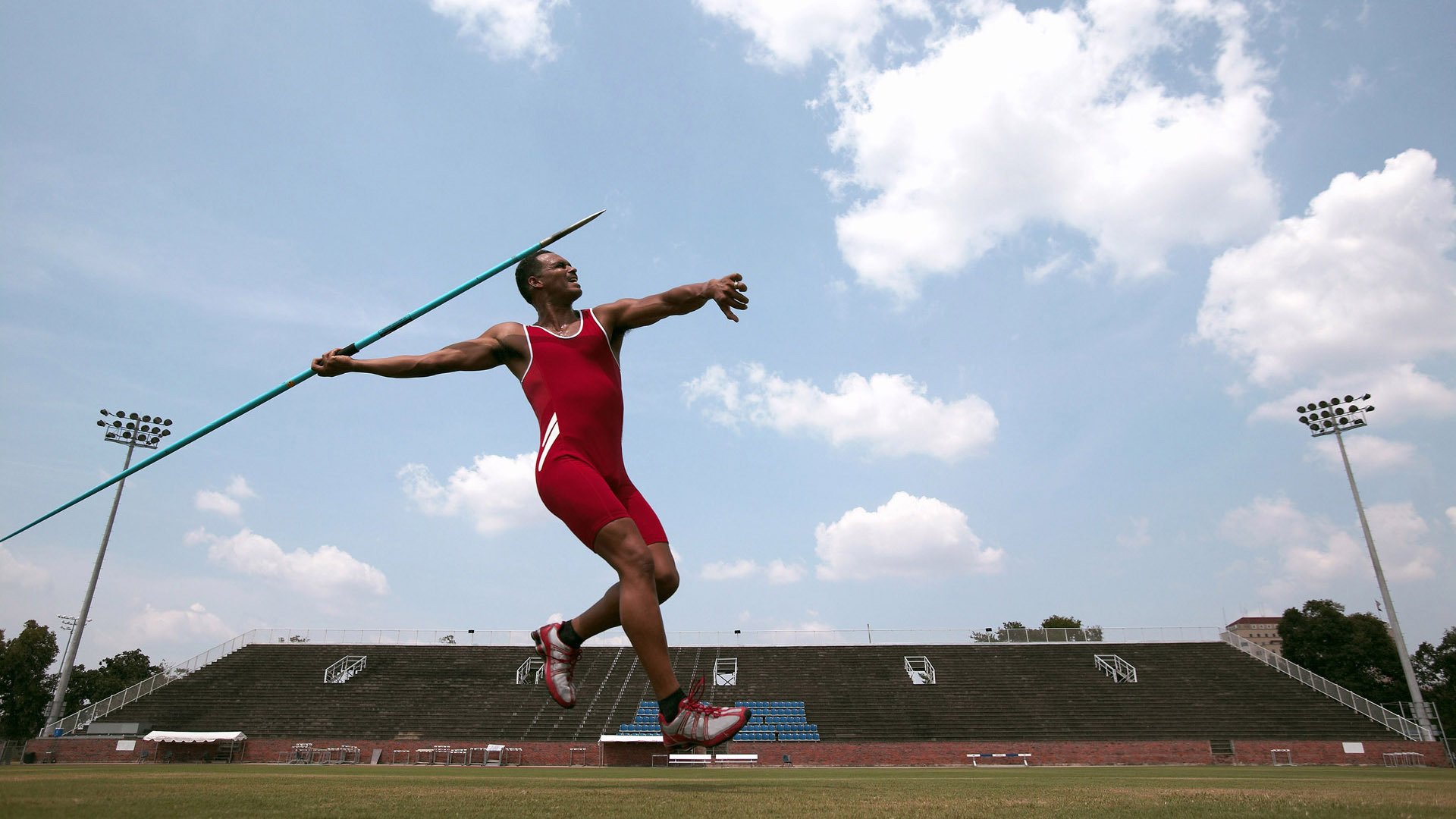 浓眉破日！一人凿穿太阳铁幕，活塞绝境逢生